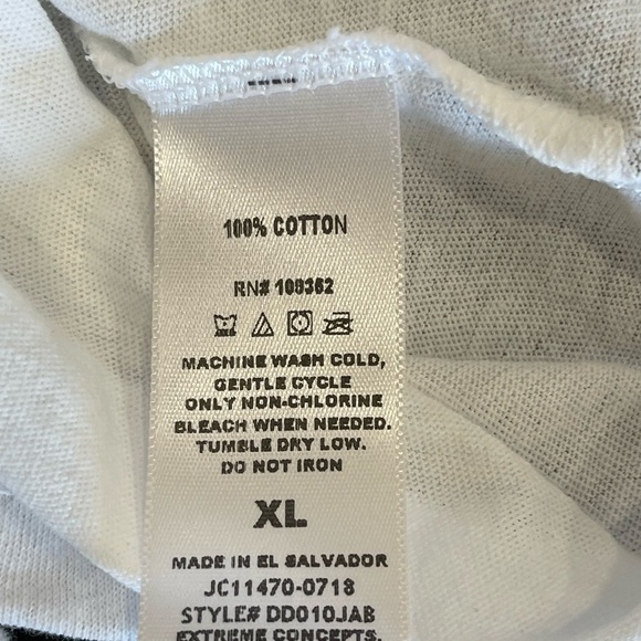 Disney Jon Bugerman design tee shirt in a extra large NWT - Picture 7 of 14